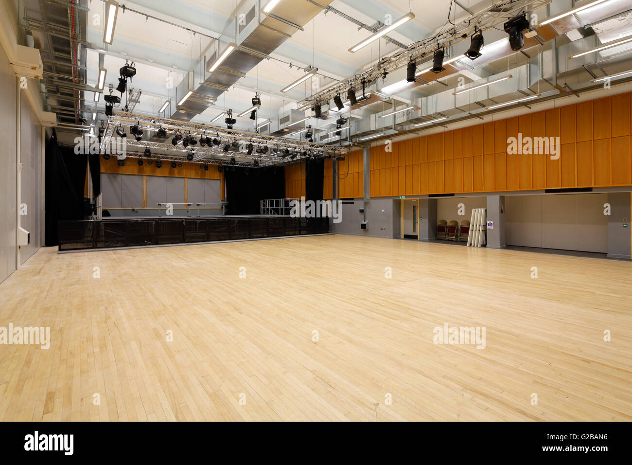 Richmond Building, University of Bristol Student's Union refurbishment. Activity Rooms, The Anson Rooms venue and bar spaces and link areas. Spacious industrial hall area. Stock Photo
