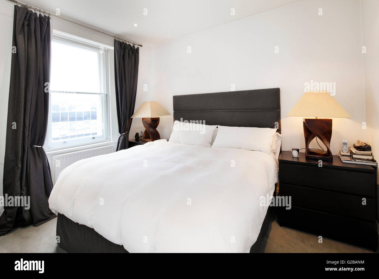 Walden House, Marylebone High Street. Modern bedroom with white linen and wood floors. Stock Photo