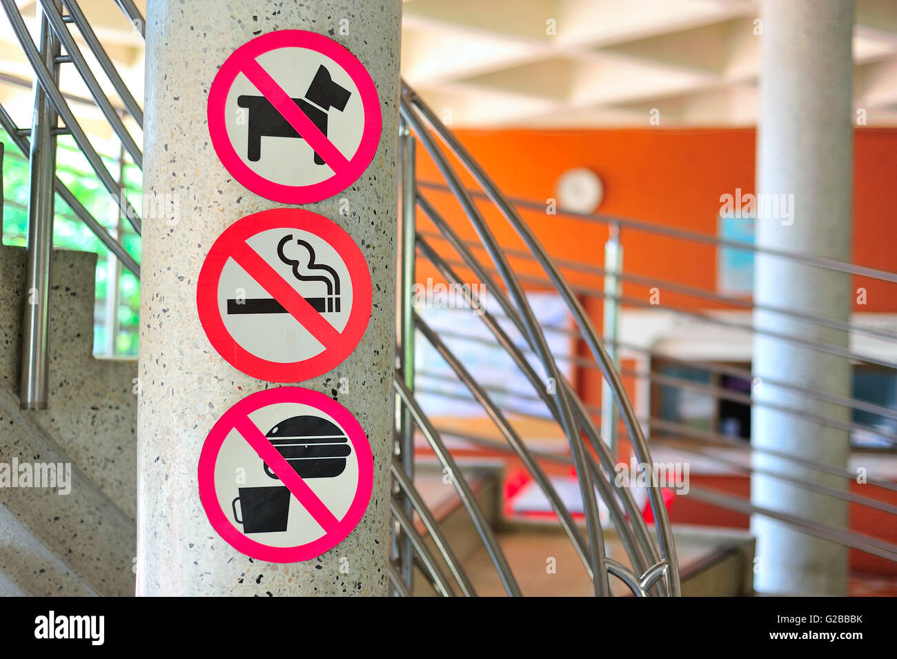 Sign no pet no smoke hi-res stock photography and images - Alamy