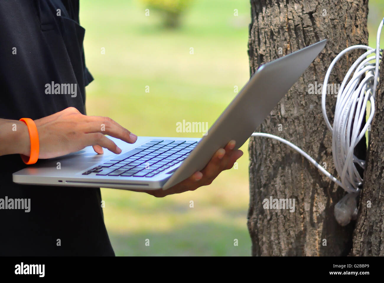 Using Computer Outside People out site with computer in nature place Stock Photo - Alamy