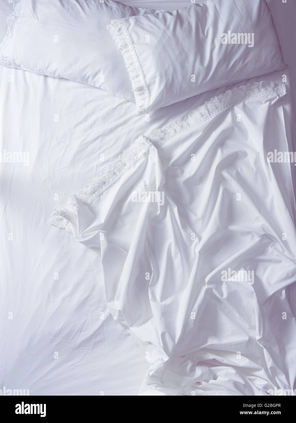 White Sheets High Resolution Stock Photography and Images Alamy