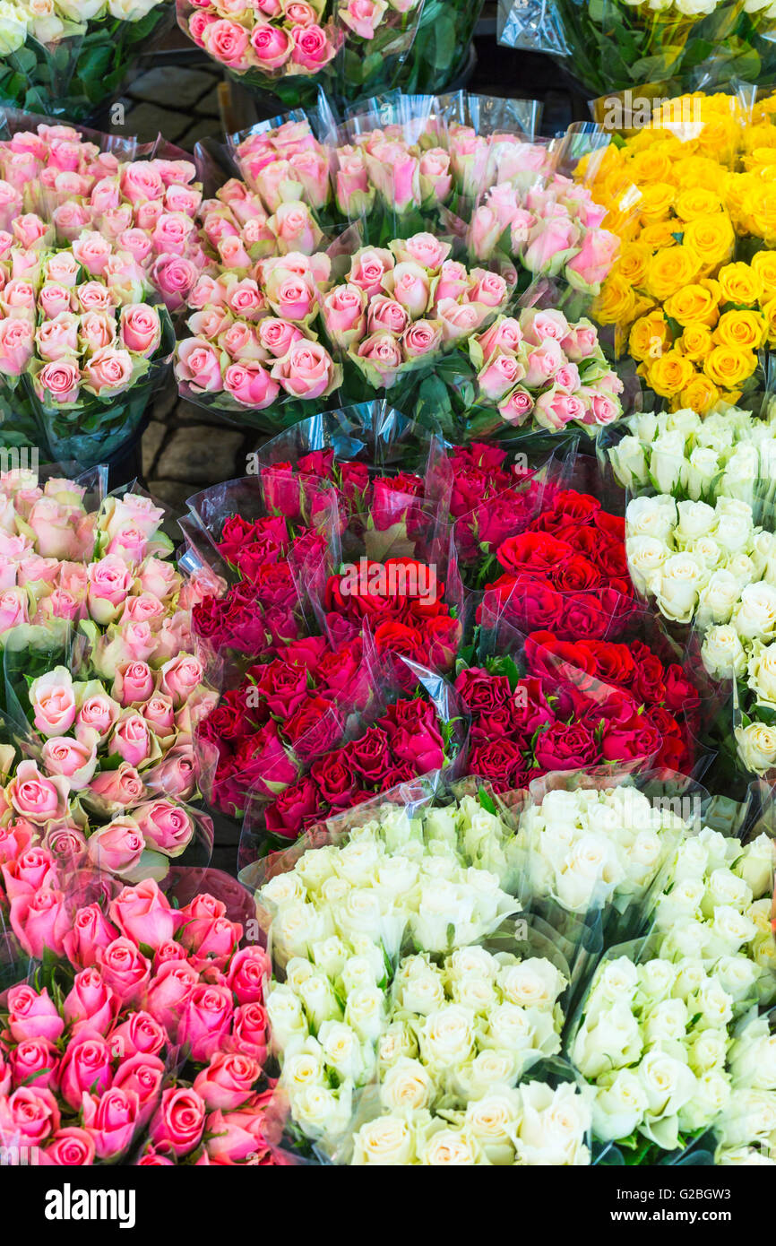 roses offered at the night flower market Stock Photo Alamy