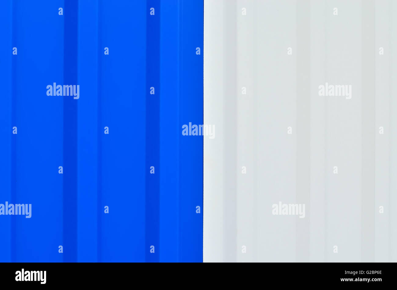 Modern metallic blue and white fence. Background Stock Photo - Alamy
