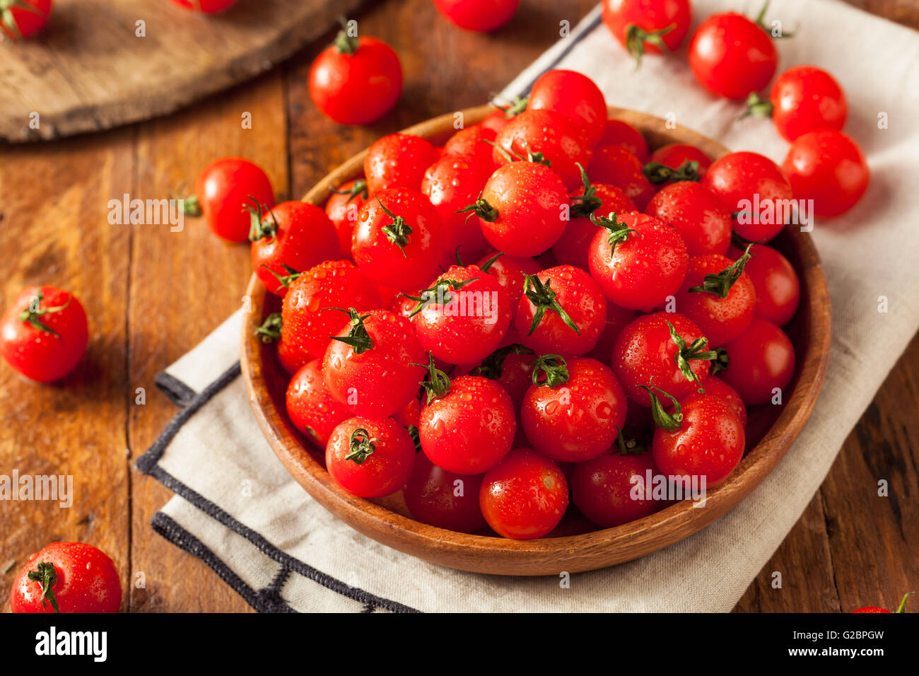 Raw Organic Red Cherry Tomatoes Ready to Eat Stock Photo - Alamy