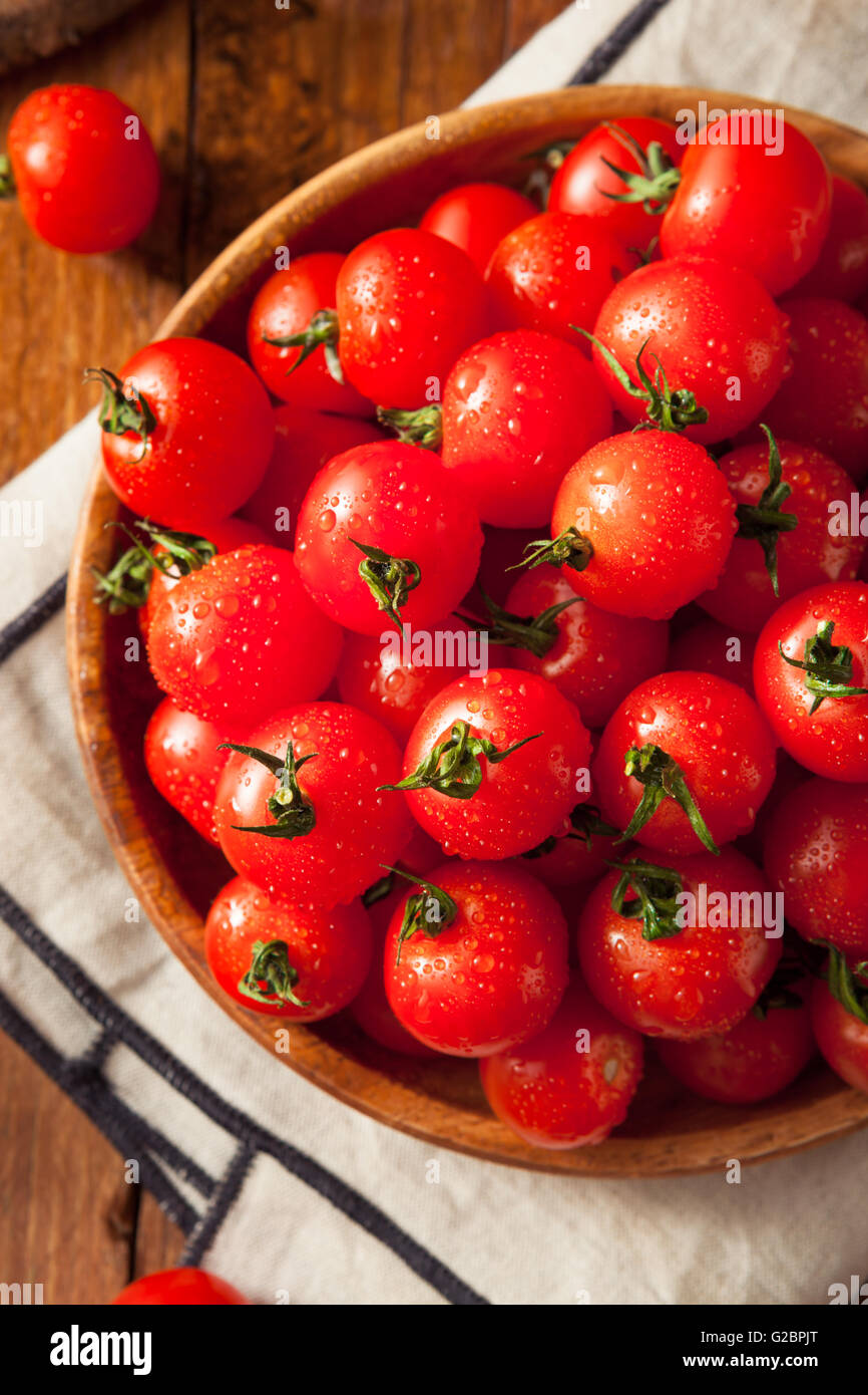 Raw Organic Red Cherry Tomatoes Ready to Eat Stock Photo - Alamy