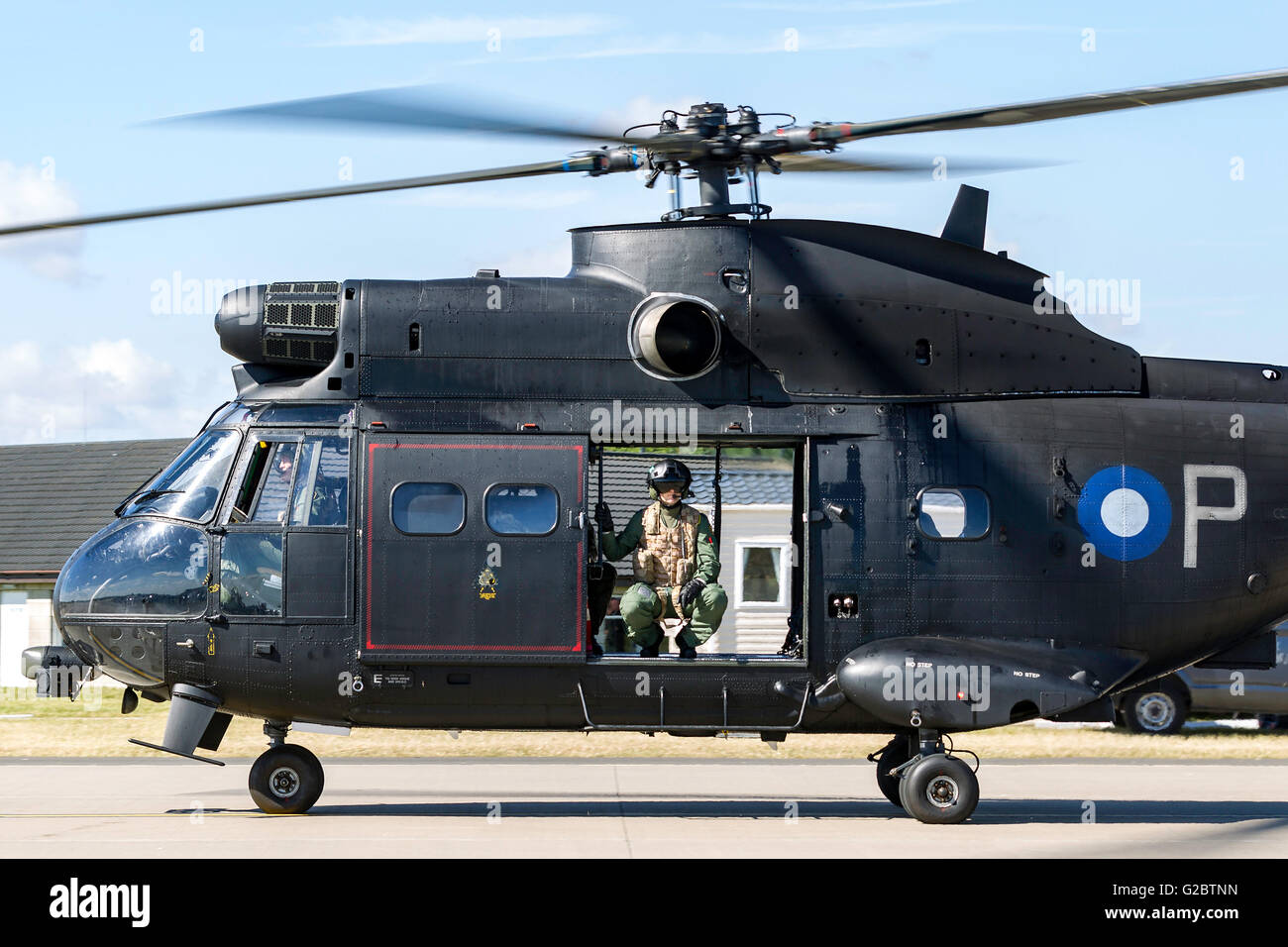 Royal Air Force (RAF) Aerospatiale (Eurocopter) SA-330E Puma HC.2  Helicopter from 230 Squadron based at RAF Benson Stock Photo - Alamy