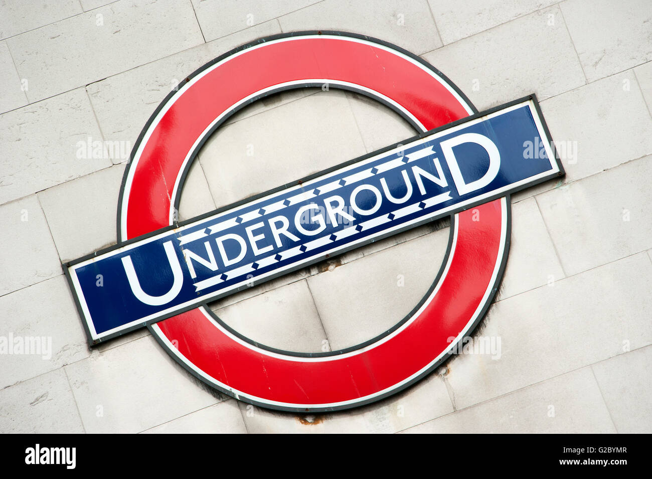 London underground logo hi-res stock photography and images - Alamy