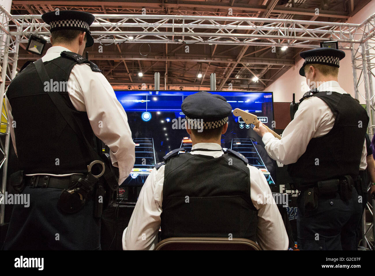 Metropolitan Police Computer Police Officers Computer High Resolution Stock Photography and Images ...