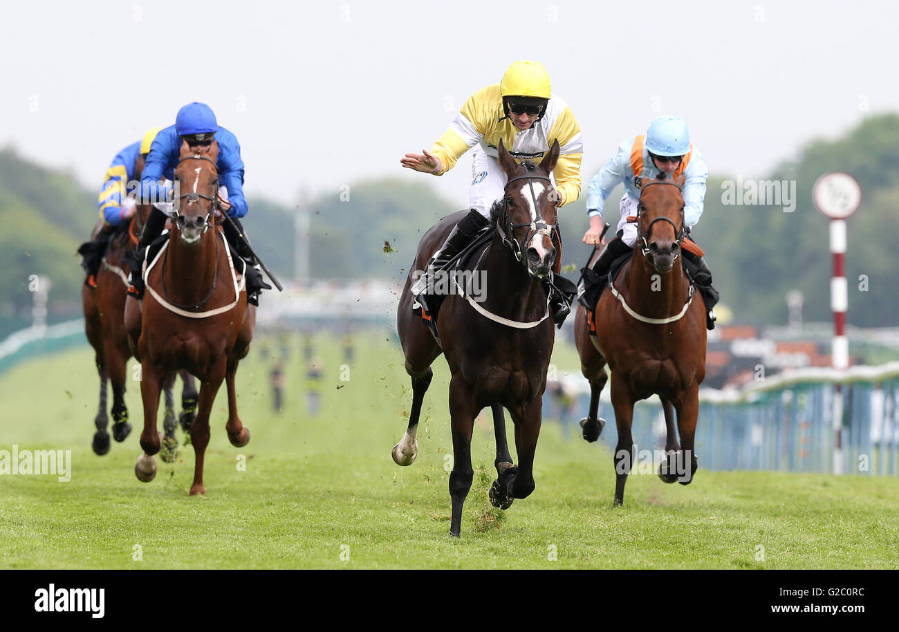 Quiet Reflection (centre) ridden by Dougie Costello wins The 188Bet Sandy Lane Stakes, at Haydock Racecourse, Merseyside. Stock Photo