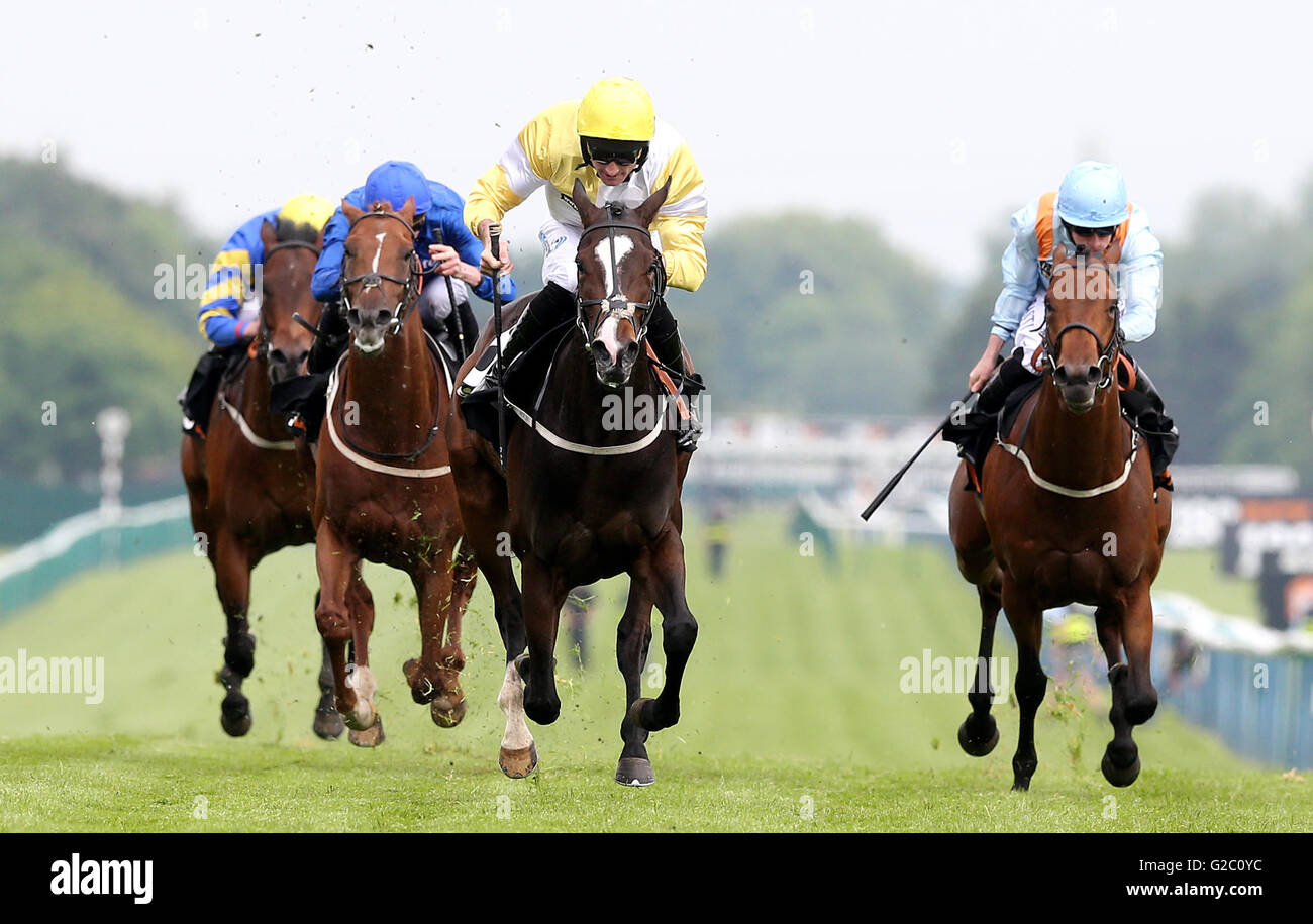 Quiet Reflection (centre) ridden by Dougie Costello wins The 188Bet Sandy Lane Stakes, at Haydock Racecourse, Merseyside. Stock Photo