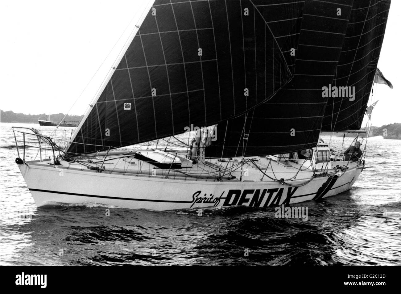 AJAXNETPHOTO. 28TH JUNE, 1981. PLYMOUTH, ENGLAND. - ROUND THE WORLD SINGLE-HANDED RECORD - SPIRIT OF PENTAX SKIPPERD BY PAUL ROGERS SETS OFF ON ATTEMPT TO BREAK SINGLE HANDED WORLD CIRCUMNAVIGATION SAILING RECORD. PHOTO : JONATHAN EASTLAND / AJAX  REF:SPIRIT OF PENTAX 81 Stock Photo