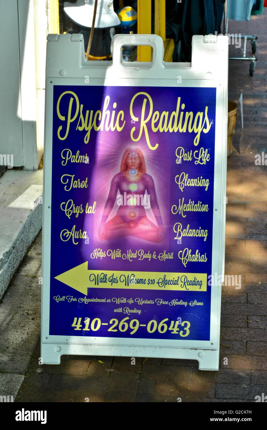 Physic readings sign outside a psychic shop in Annapolis Maryland Stock Photo