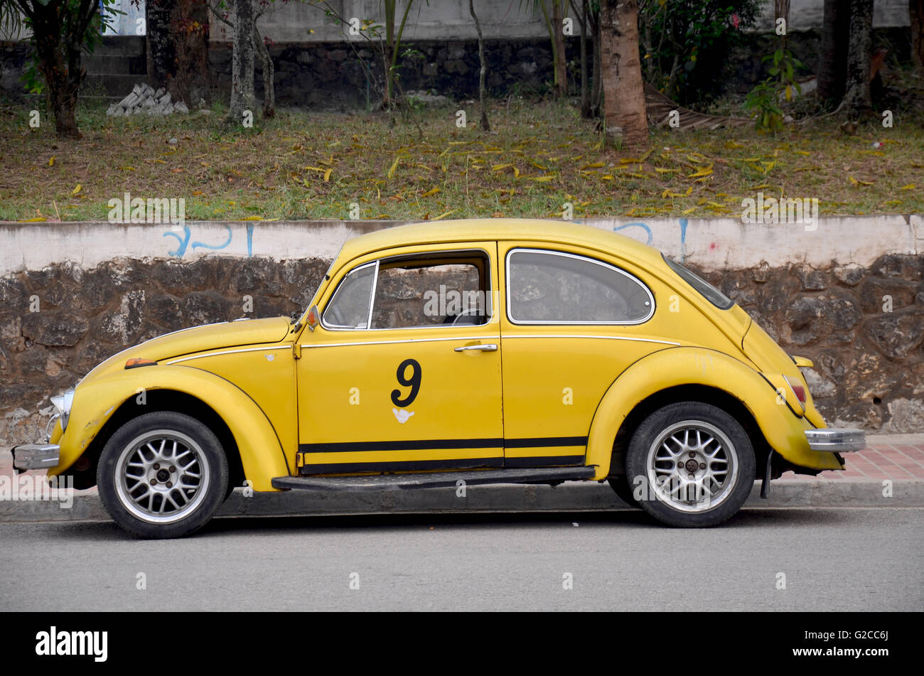 Vw Python Yellow Yellow volkswagen beetle on street hi-res stock photography and images ...