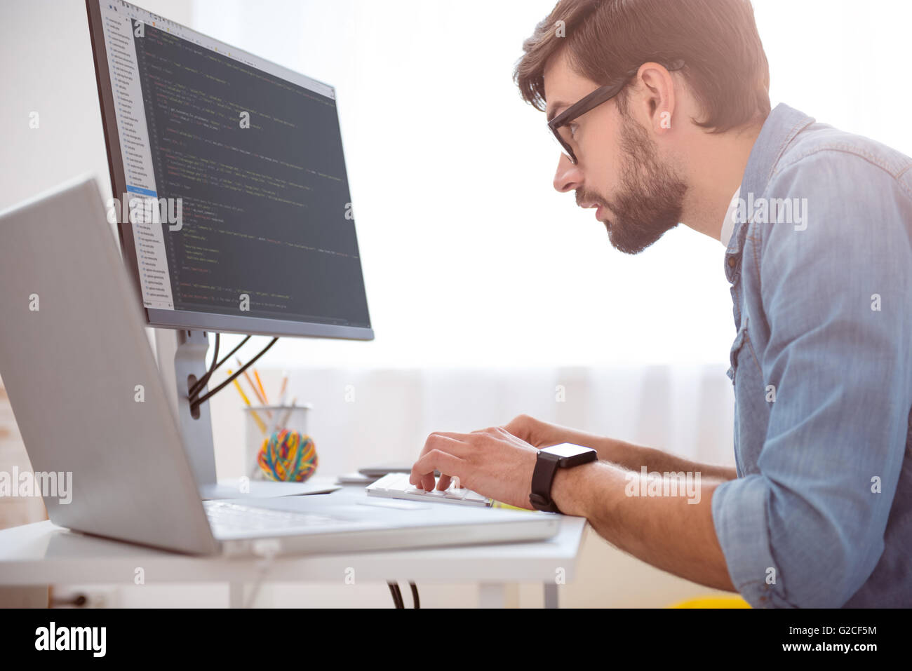 Man programming hi-res stock photography and images - Alamy