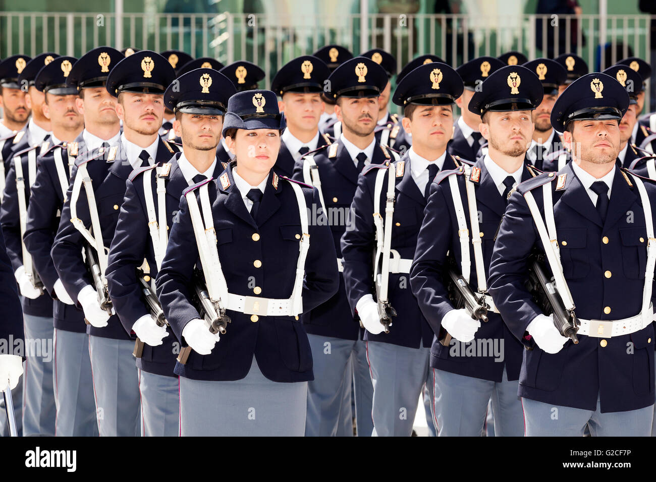 Police men and women hi-res stock photography and images - Alamy