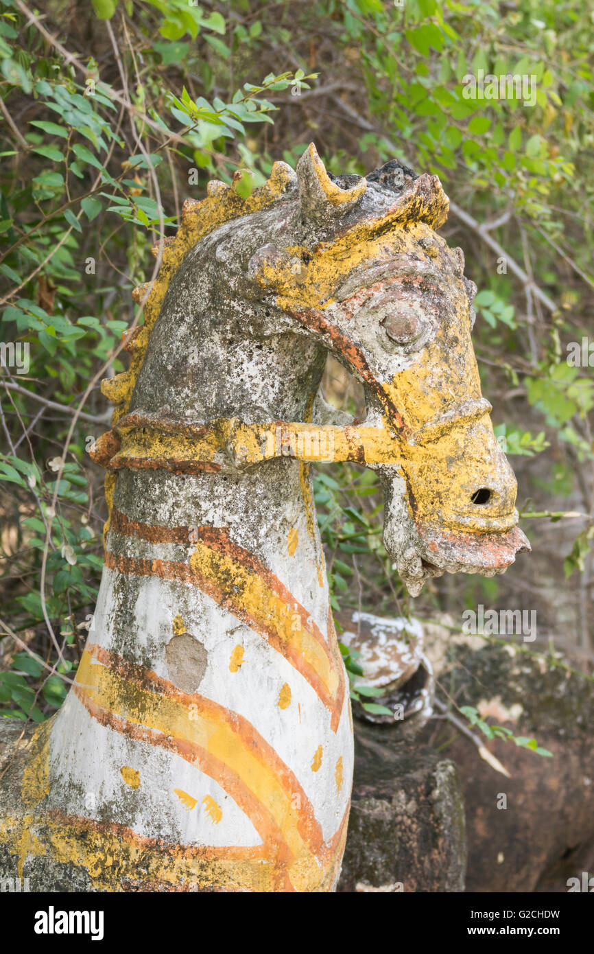 Yellow horse head in clay Stock Photo Alamy
