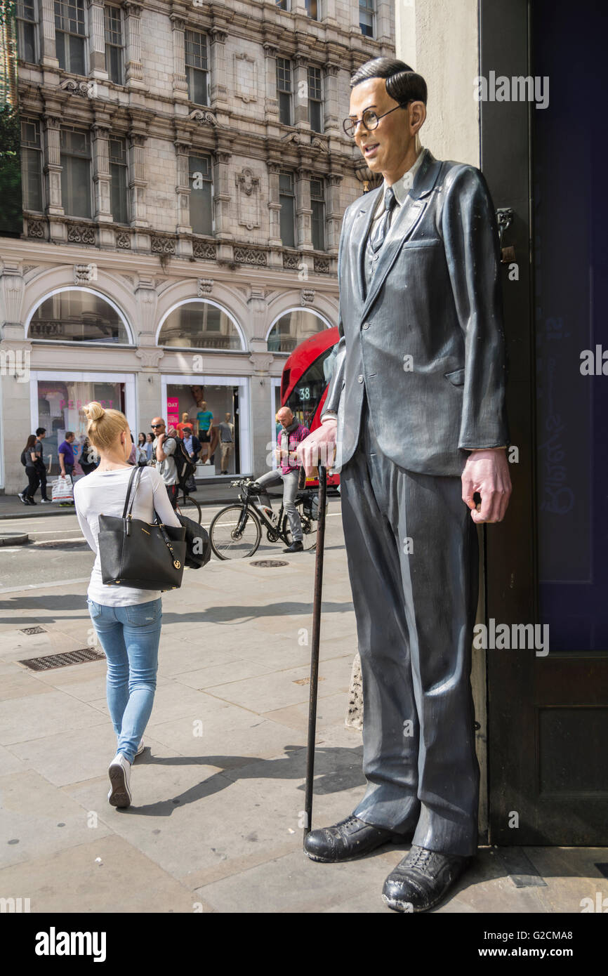 Very tall man hi-res stock photography and images - Alamy