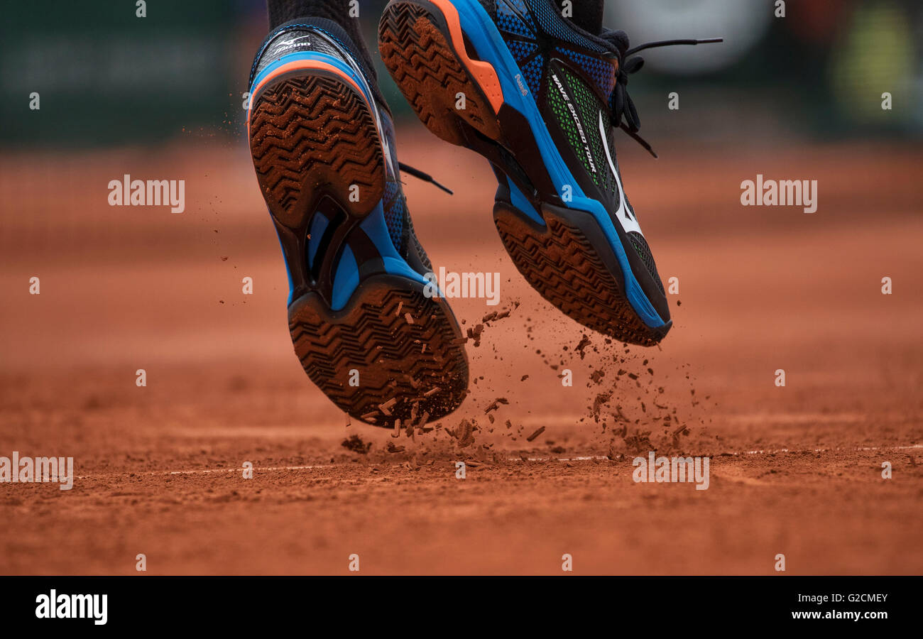 Paris, France, 22 June, 2016, Tennis, Roland Garros, Shoes with clay during service. Photo: Henk Koster/tennisimages.com Stock Photo