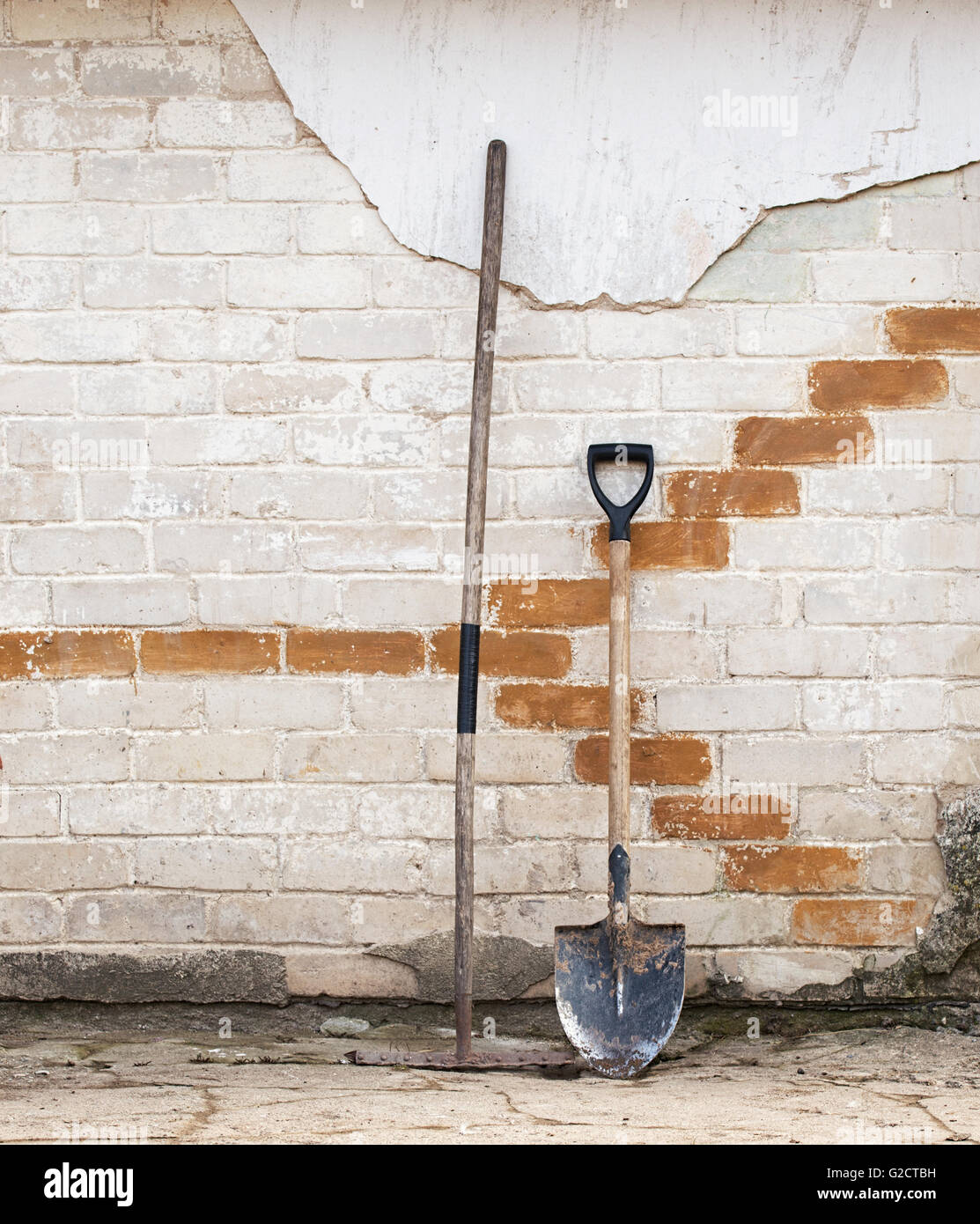 shovel and rake near the wall Stock Photo