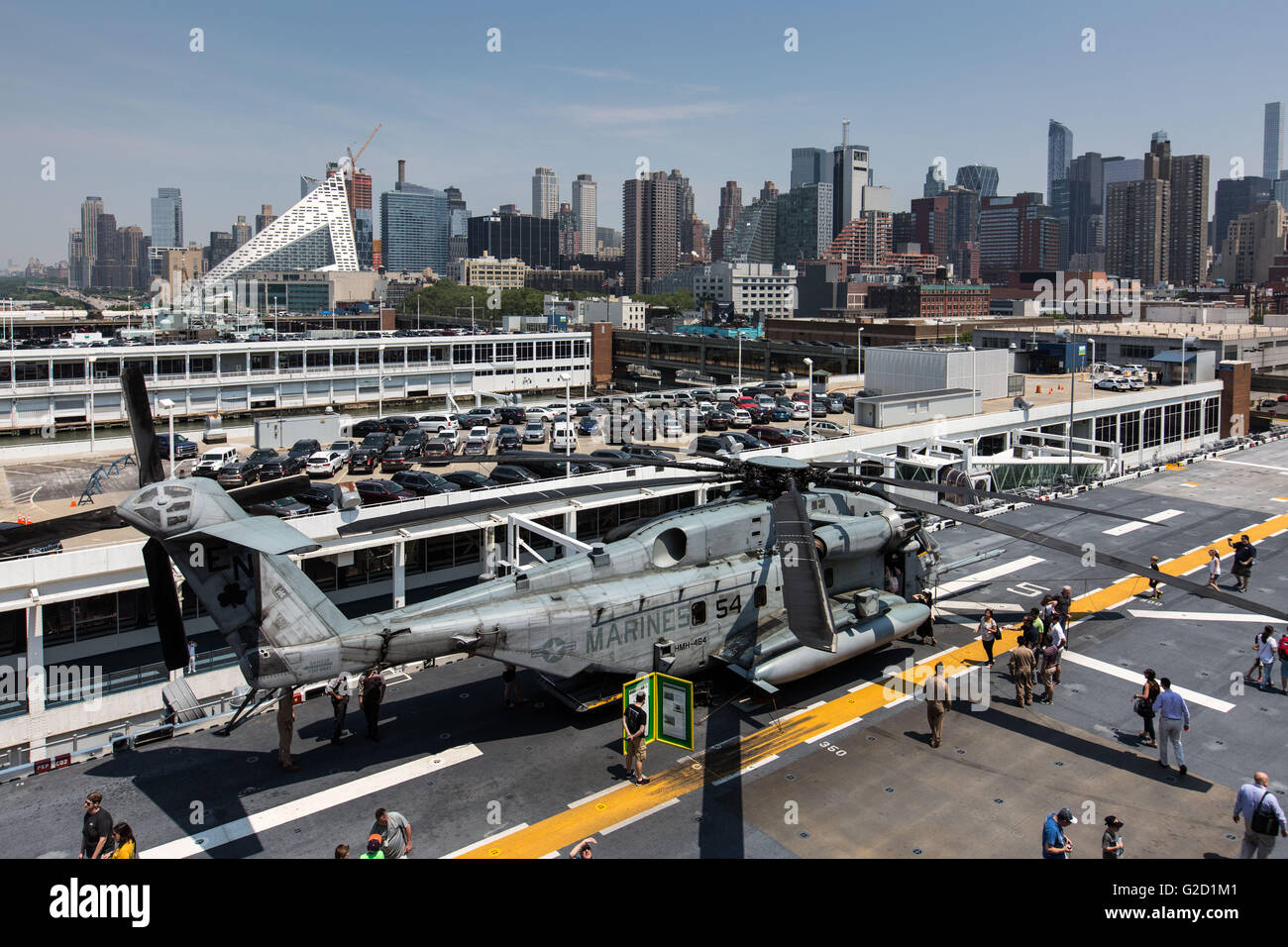 New York, USA. 27th May, 2016. New York, Pier 88 during the 28th Annual New York Fleet Week in New York. 27th May, 2016. A Sikorsky CH-53E Super Stallion helicopter is pictured on board the USS Bataan (LHD-5), Wasp-class amphibious assault ship, docked along Pier 88 during the 28th Annual New York Fleet Week in New York, the United States on May 27, 2016. New York Fleet Week takes place from May 25 to May 30, where hundred of service men and women in the Armed Forces visit New York City as part of Memorial Day commemorations. Credit:  Li Muzi/Xinhua/Alamy Live News Stock Photo