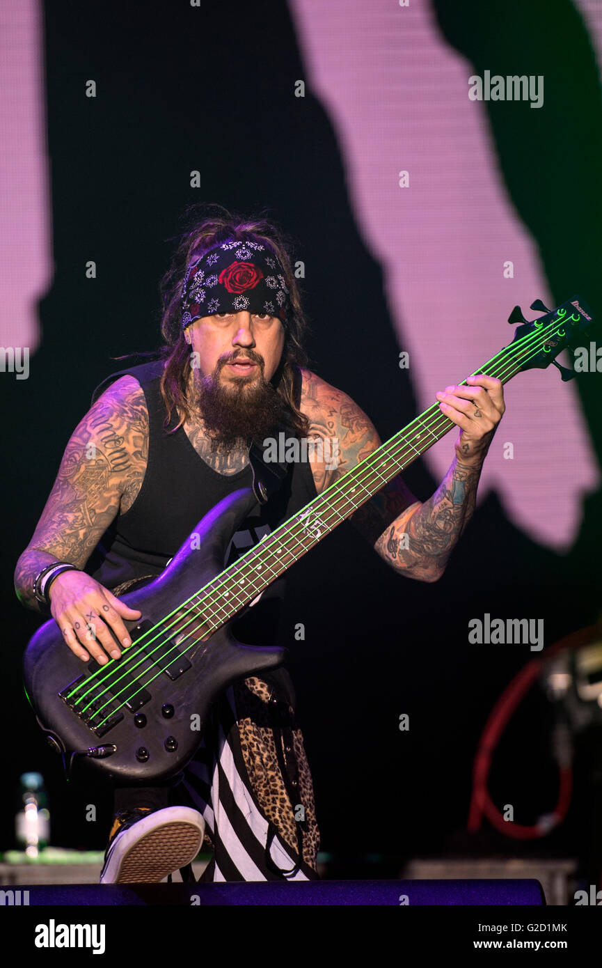 Lisbon, Portugal. 27th May, 2016. Korn performance in Rock in Rio 2016 Lisbon, the Nu Metal band from California present a good performance with 50.000 people. Lisbon, Portugal. On May 27, 2016 (Photo by Gonçalo Silva) Credit:  Gonçalo Silva/Alamy Live News Stock Photo
