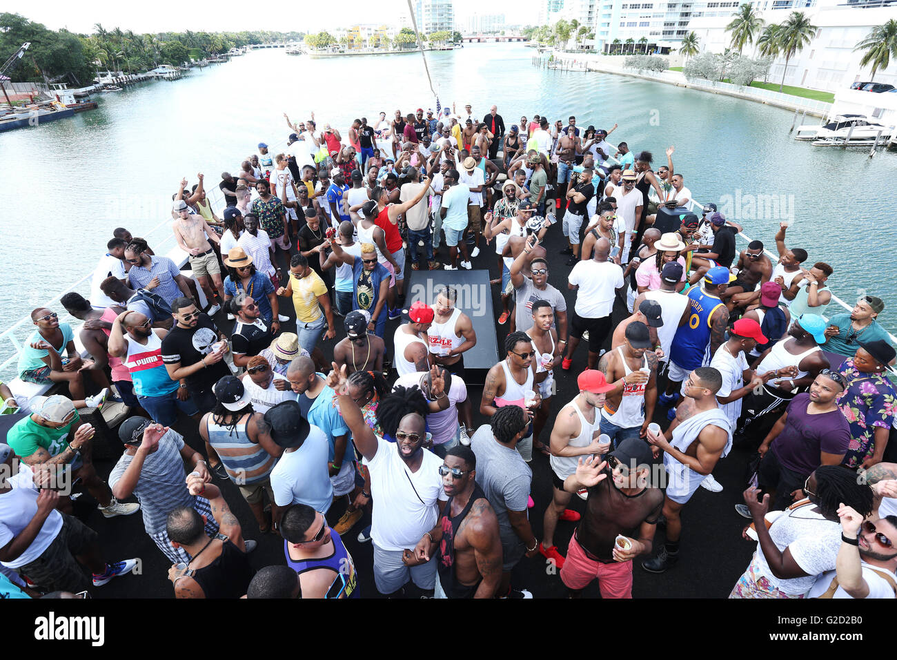 People party during yacht cruise to launch Miami Sizzle 2016 during Stock Photo: 104778772 - Alamy