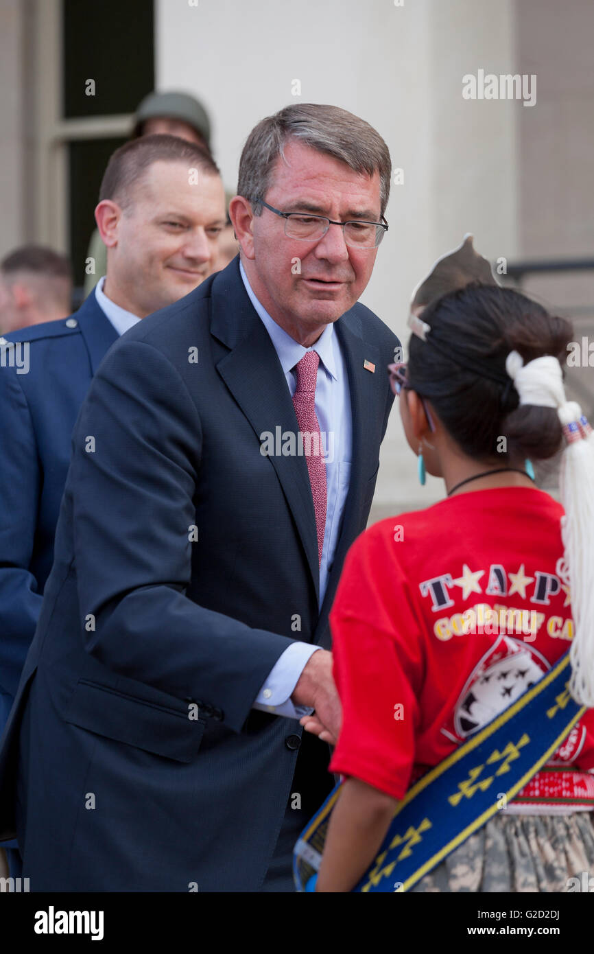 Washington, DC USA, 27th May, 2016: Secretary of Defense Ash Carter and Mrs. Carter host more than 350 Tragedy Assistance Program Survivors (TAPS) at the Pentagon as part of  TAPS' annual Military Survivor Seminar and Good Grief camp for young survivors. Credit:  B Christopher/Alamy Live News Stock Photo