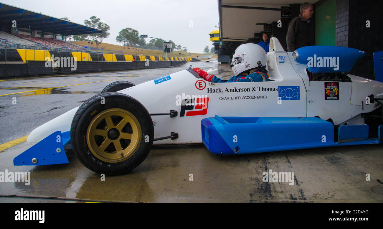Sydney, Australia - 28th May 2016: Day 1 of the New South Wales Motor Race Championships Round 3 featured a wide variety of racing including Production Touring, Formula Ford, Formula Vee, Formula Race Cars, Production Sports, Improved Production, SuperKarts, HQ Holdens and the Sports Sedans. Credit:  mjmediabox /Alamy Live News Stock Photo