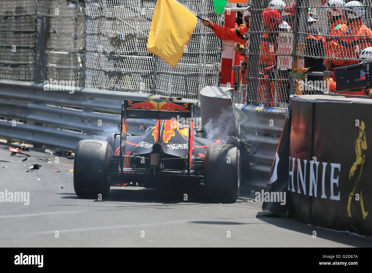 Monte Carlo, Monaco. 28th May, 2016. F1 Grand Prix of Monaco, qualification  sessions on Saturday. Red Bull Racing RB12 &#x2013; Max Verstappen crashes  into the wall during Q1 Credit: Action Plus Sports/Alamy
