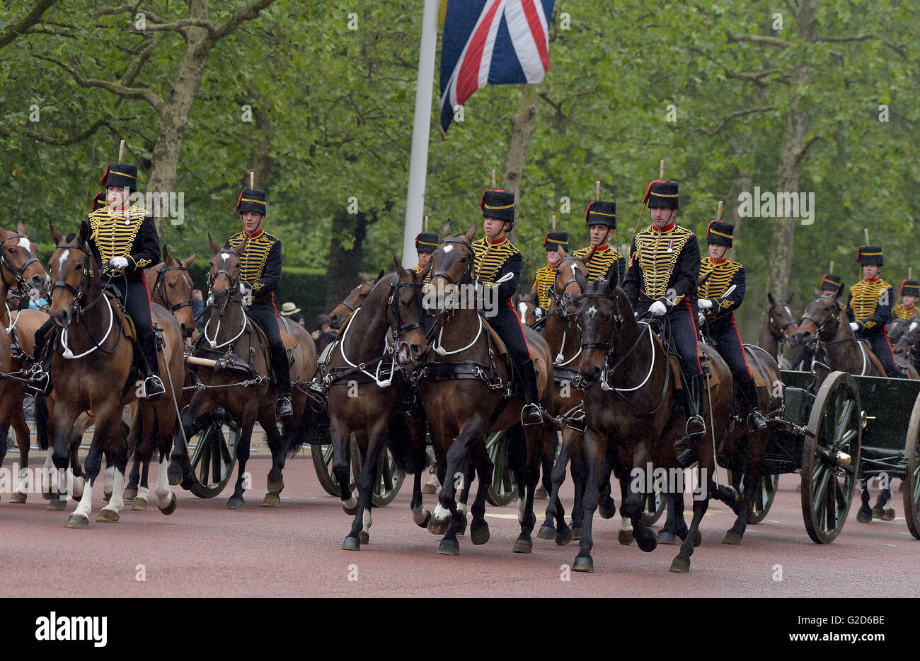 London, UK. 28th May, 2016.Major General E.A. Smyth-Osborne, CBE Major General commanding the household division and general officer commanding London district, takes the salute at the Major General's review. The review is held two weeks before the Trooping the colour and Queens birthday parade and is a full dress rehearsal for Trooping the colour. 28th May 2016 Credit:  MARTIN DALTON/Alamy Live News Stock Photo