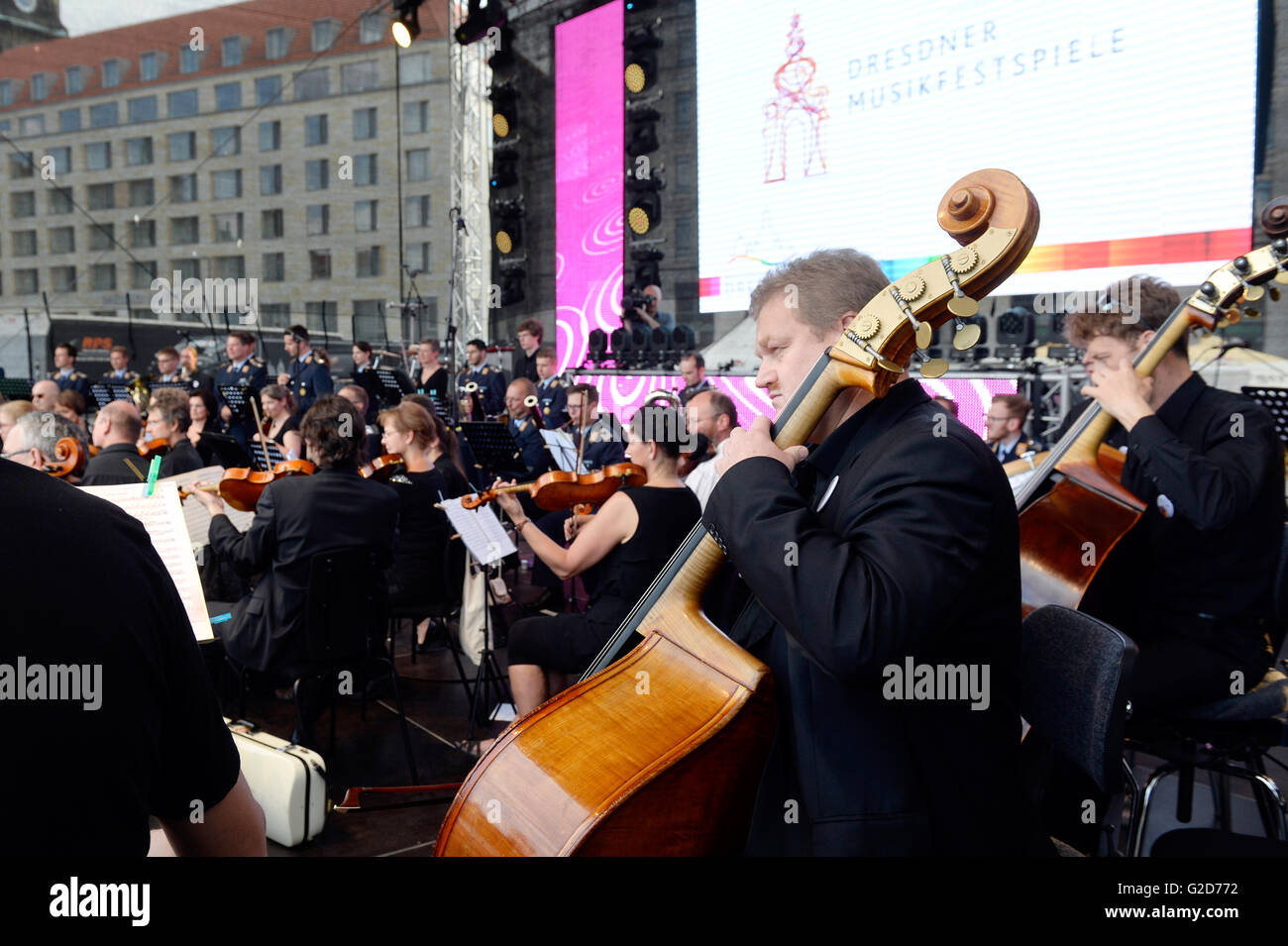 Musicians playing during the Dresden Music Festival in Dresden, Germany 28 May 2016. Amateur and professional musicians from Dresden and the surrounding area are invited to make a concert as part for the festival and perform the work together under the motto 'Ode to Joy' of the 4th piece of Ludwig van Beethoven's 9th Symphony. Photo: MAURIZIO GAMBRINI/dpa Stock Photo