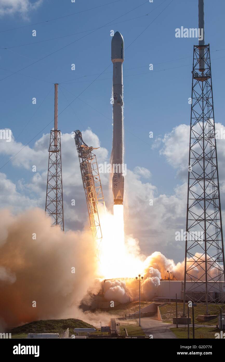 Reusable Rockets Image The SpaceX Falcon 9 reusable rocket lifts off from the Kennedy Space ...