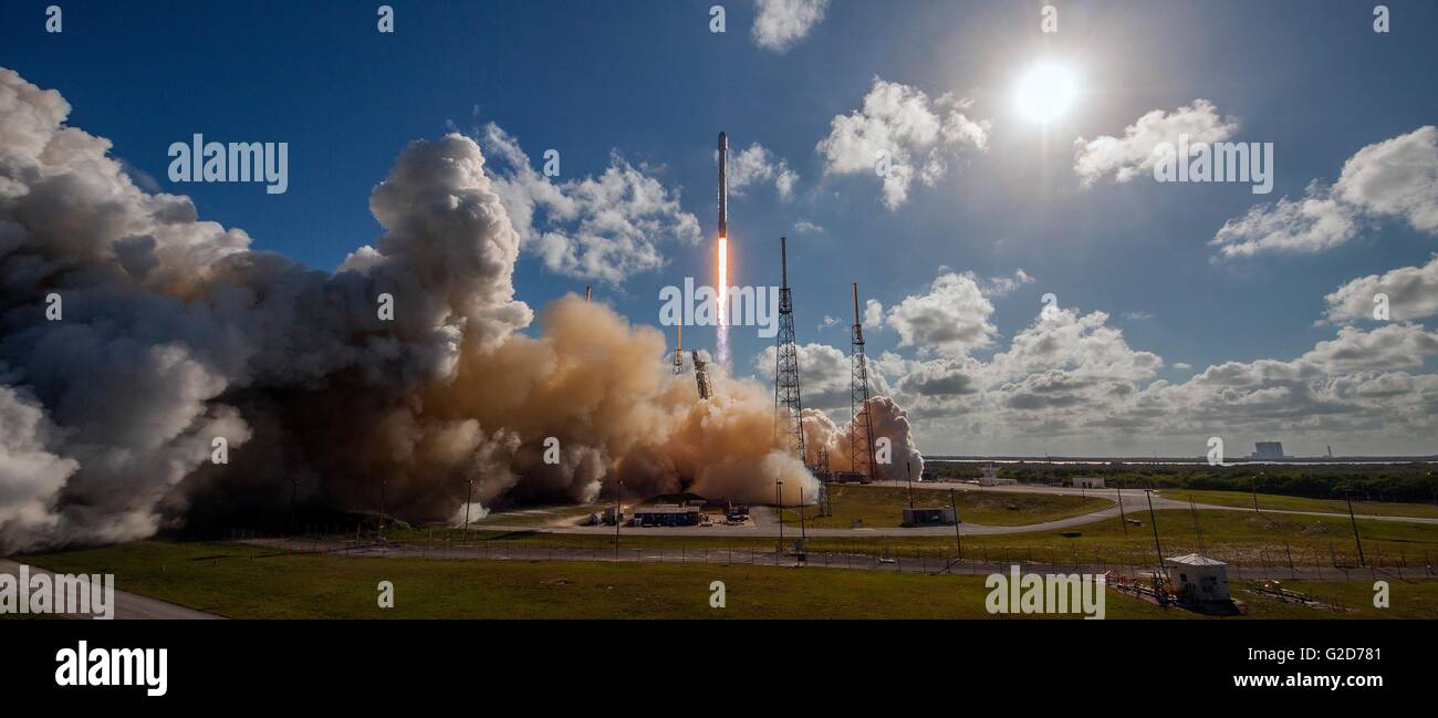 The SpaceX Falcon 9 reusable rocket lifts off from the Kennedy Space ...