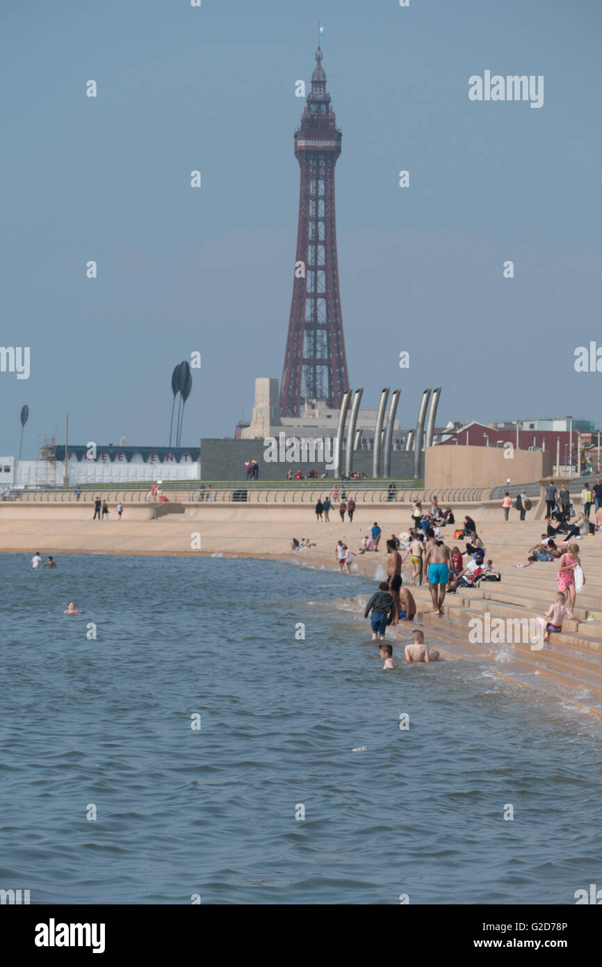 Blackpool,UK. 28th May 2016. weather news. Fine, sunny and settled