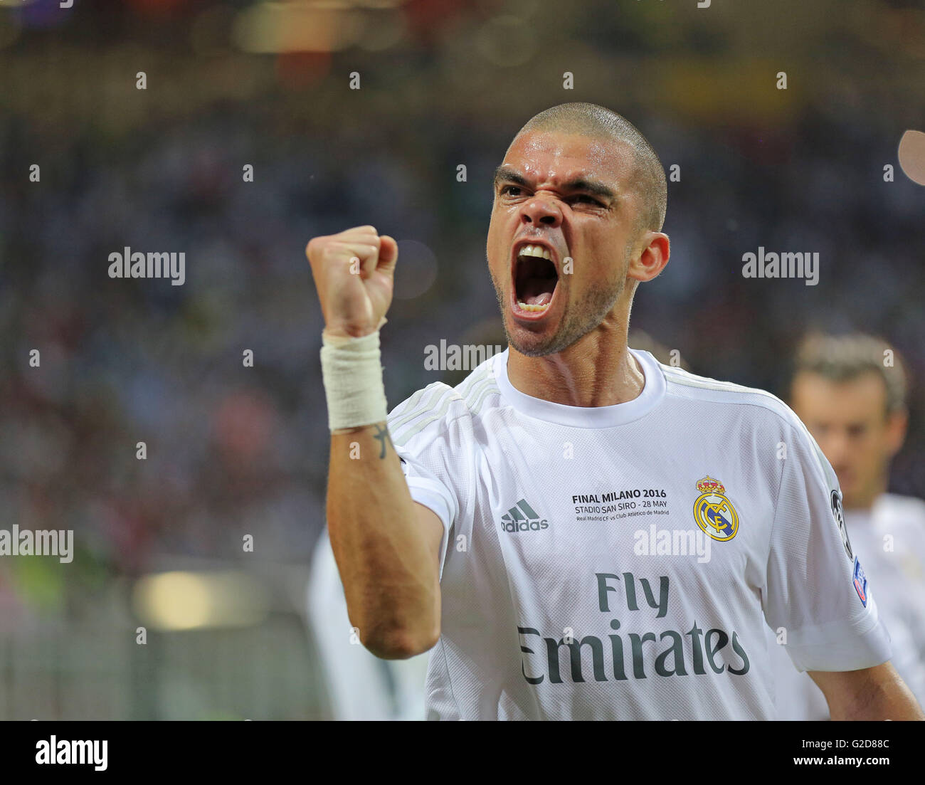Reisst Stock s & Reisst Stock Alamy Milan Italy 28th May 2016 PEPE Real Madrid 3 jubelt bei