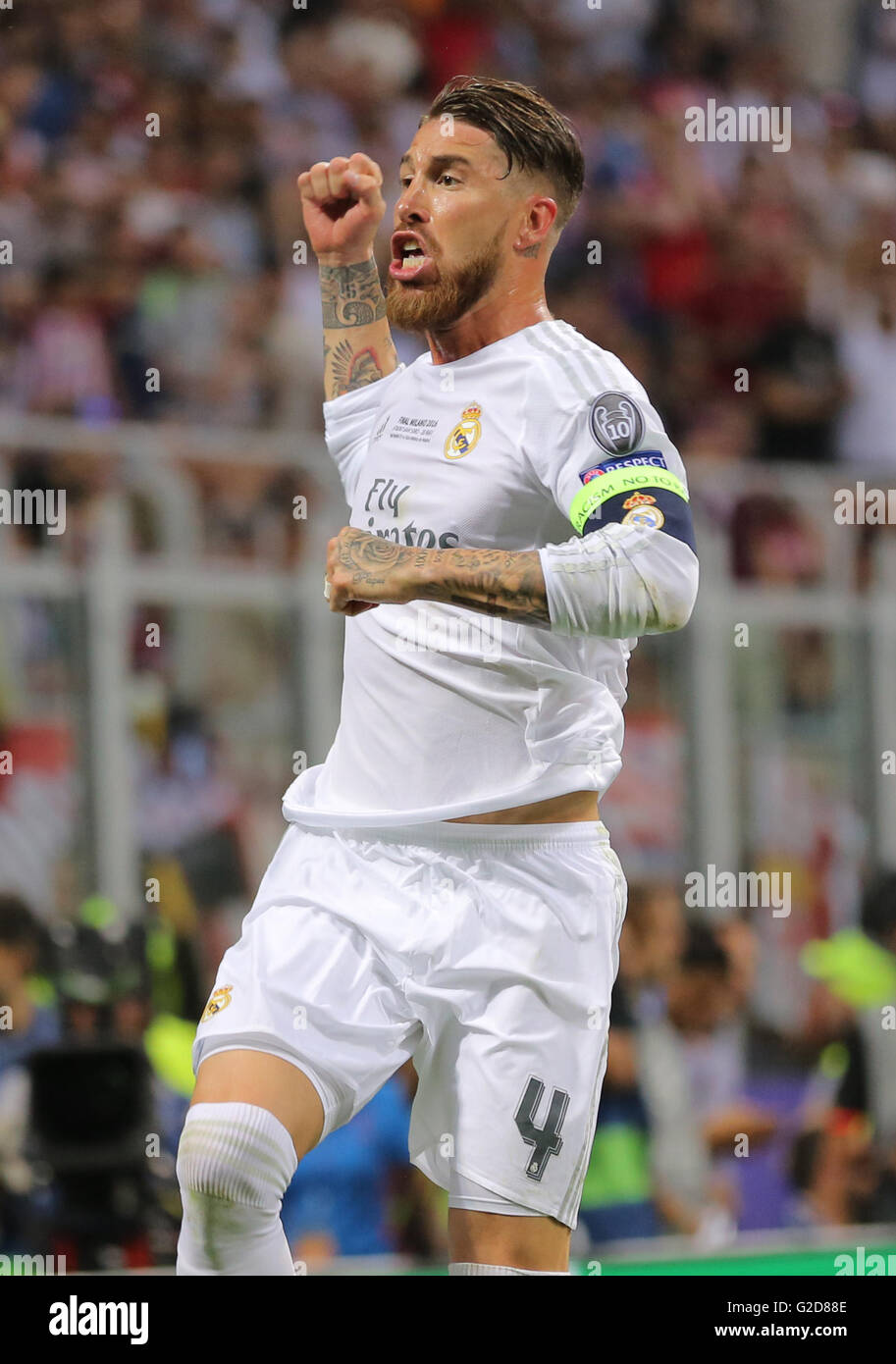 Milan, Italy. 28th May, 2016. Sergio RAMOS, Real Madrid 4 Torjubel, Jubel nach dem Tor zum 1-0 Jubel, Freude, Emotionen, Feiern, Lachen, jubelt, freuen,  reisst die Arme hoch, ballt die Faust   REAL MADRID - ATLETICO MADRID  Fussball UEFA Champions League, Final, Milano, Italy, June 28th, 2016 CL Saison 2015/2016 Credit:  Peter Schatz/Alamy Live News Stock Photo