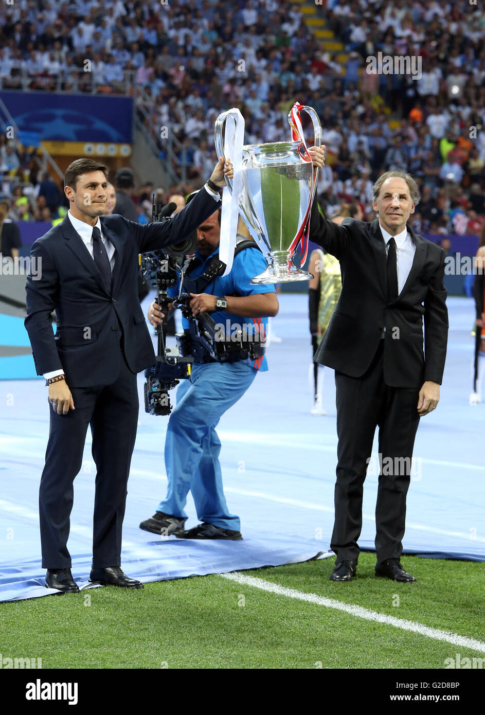 Milan, Italy. 28th May, 2016. UEFA Champions League Final between Real  Madrid and Atletico de Madrid at the San Siro stadium in Milan, Italy.  Former players Zavier Zanetti and Franco Baresi hold