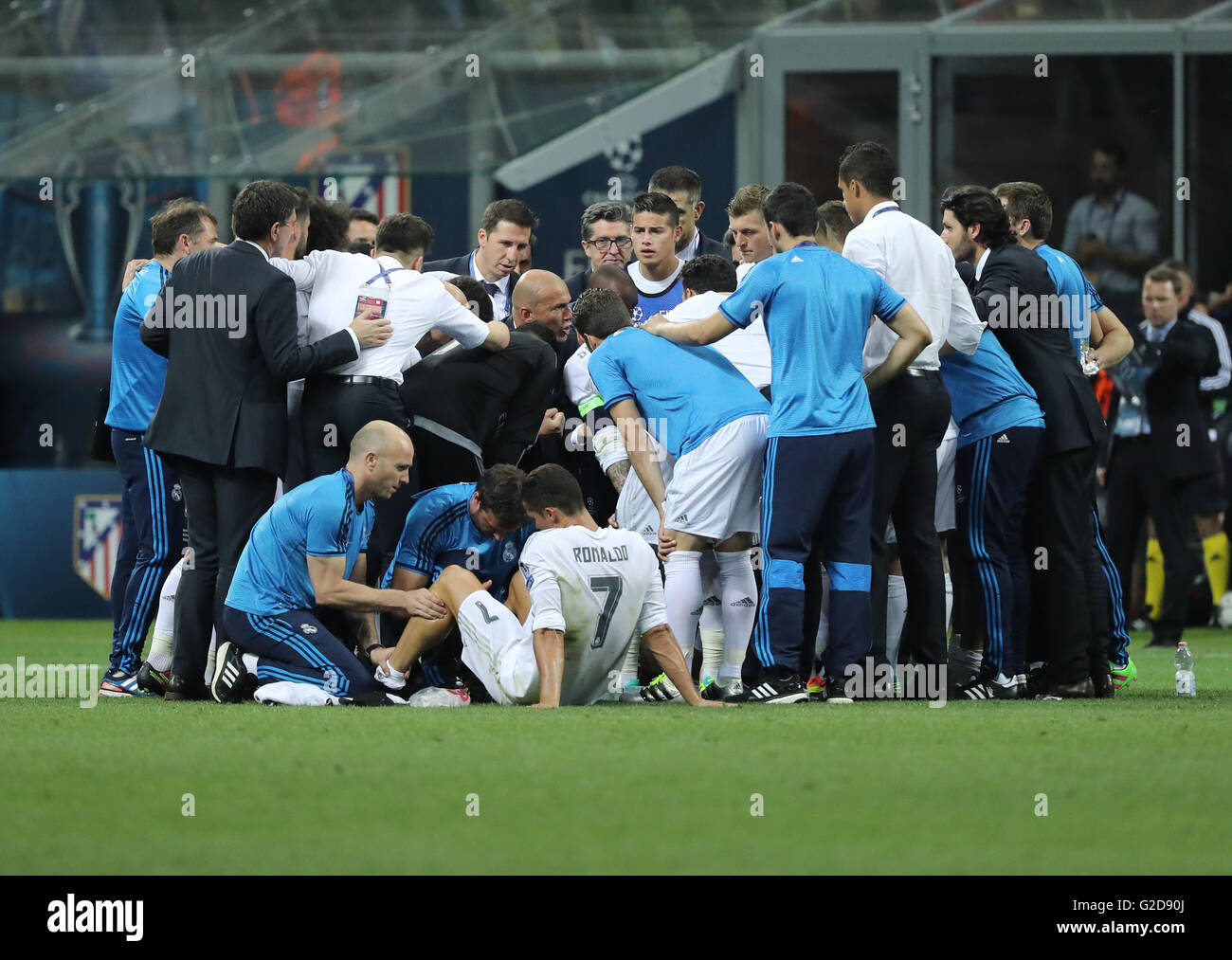 Cristiano Ronaldo could be fined for 'calm down' celebration : r/soccer