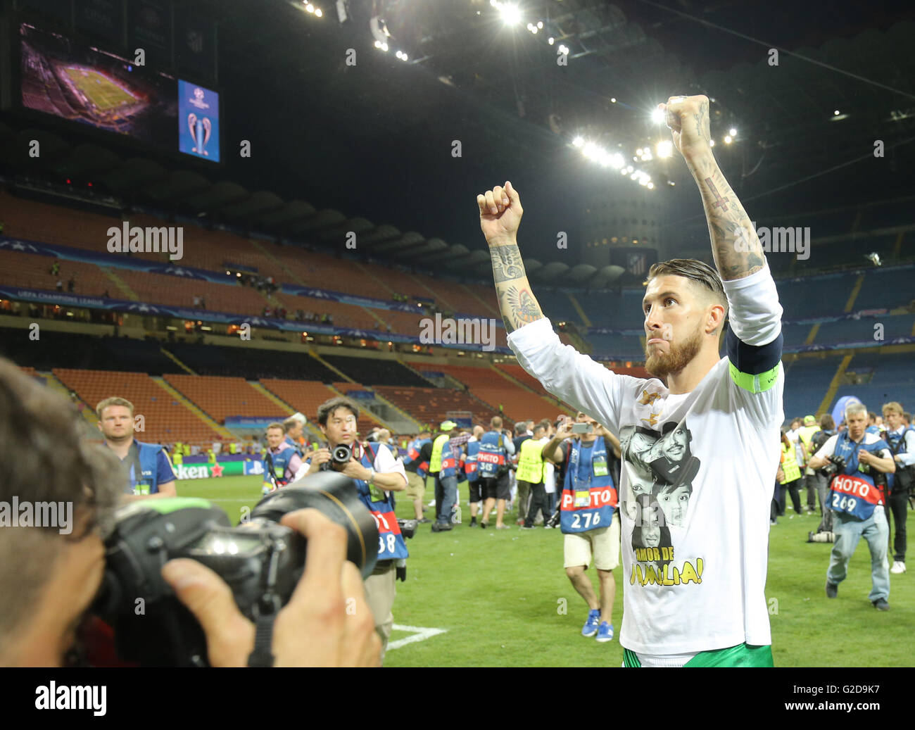 Milan, Italy. 28th May, 2016. Real's captain Sergio Ramos celebrates after winning the UEFA Champions League Final between Real Madrid and Atletico Madrid at the Stadio Giuseppe Meazza in Milan, Italy, 28 May 2016. Photo: Christian Charisius/dpa/Alamy Live News Stock Photo
