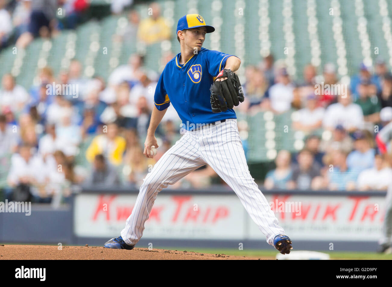 Milwaukee, WI, USA. 27th May, 2016. Milwaukee Brewers starting pitcher Zach Davies #27 delivers a pitch in the Major League Baseball game between the Milwaukee Brewers and the Cincinnati Reds at Miller Park in Milwaukee, WI. Brewers defeated the Reds 9-5. John Fisher/CSM/Alamy Live News Stock Photo