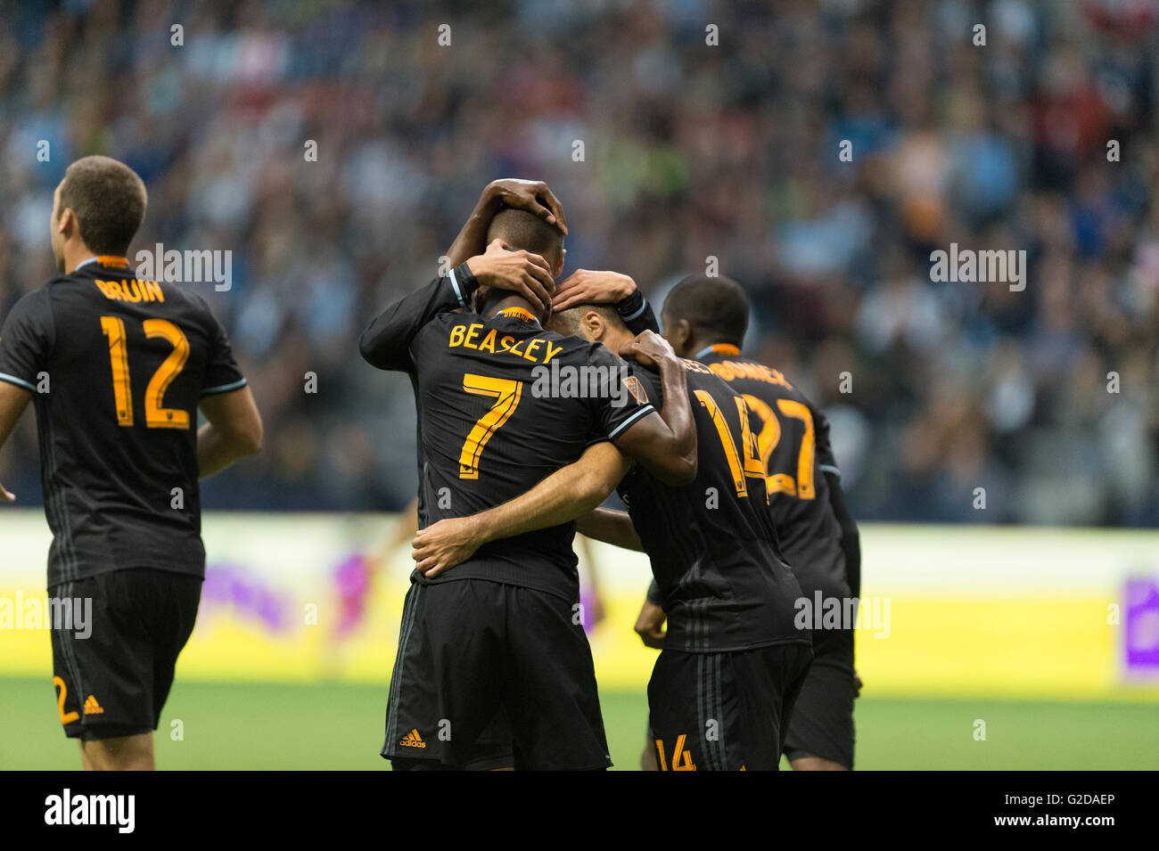 Vancouver, Canada. 28 May, 2016.  Houston Dynamo midfielder DaMarcus Beasley (7) celebrates with teammates on the games first goal. Vancouver Whitecaps vs Houston Dynamo, BC Place Stadium.  Credit:  Gerry Rousseau/Alamy Live News Stock Photo
