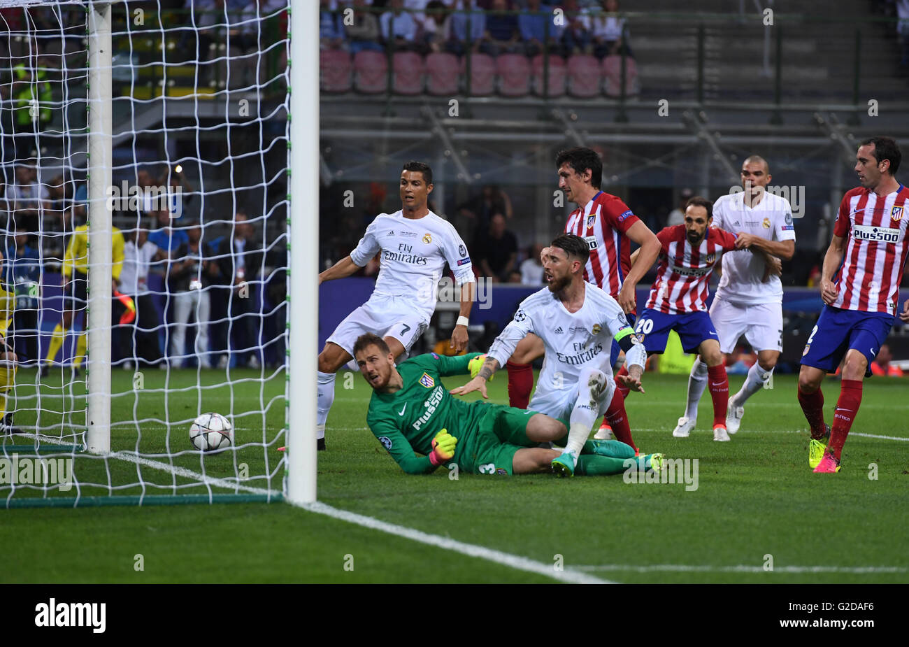 Milan, Italy. 28th May, 2016. Sergio Ramos (3rd L) of Real Madrid scores during the UEFA Champions League Final match between Real Madrid and Atletico Madrid in Milan, Italy, May 28, 2016. Real Madrid won over Atletico Madrid 5-3 on penalties after a 1-1 draw and thus claimed the title. Credit:  Alberto Lingria/Xinhua/Alamy Live News Stock Photo