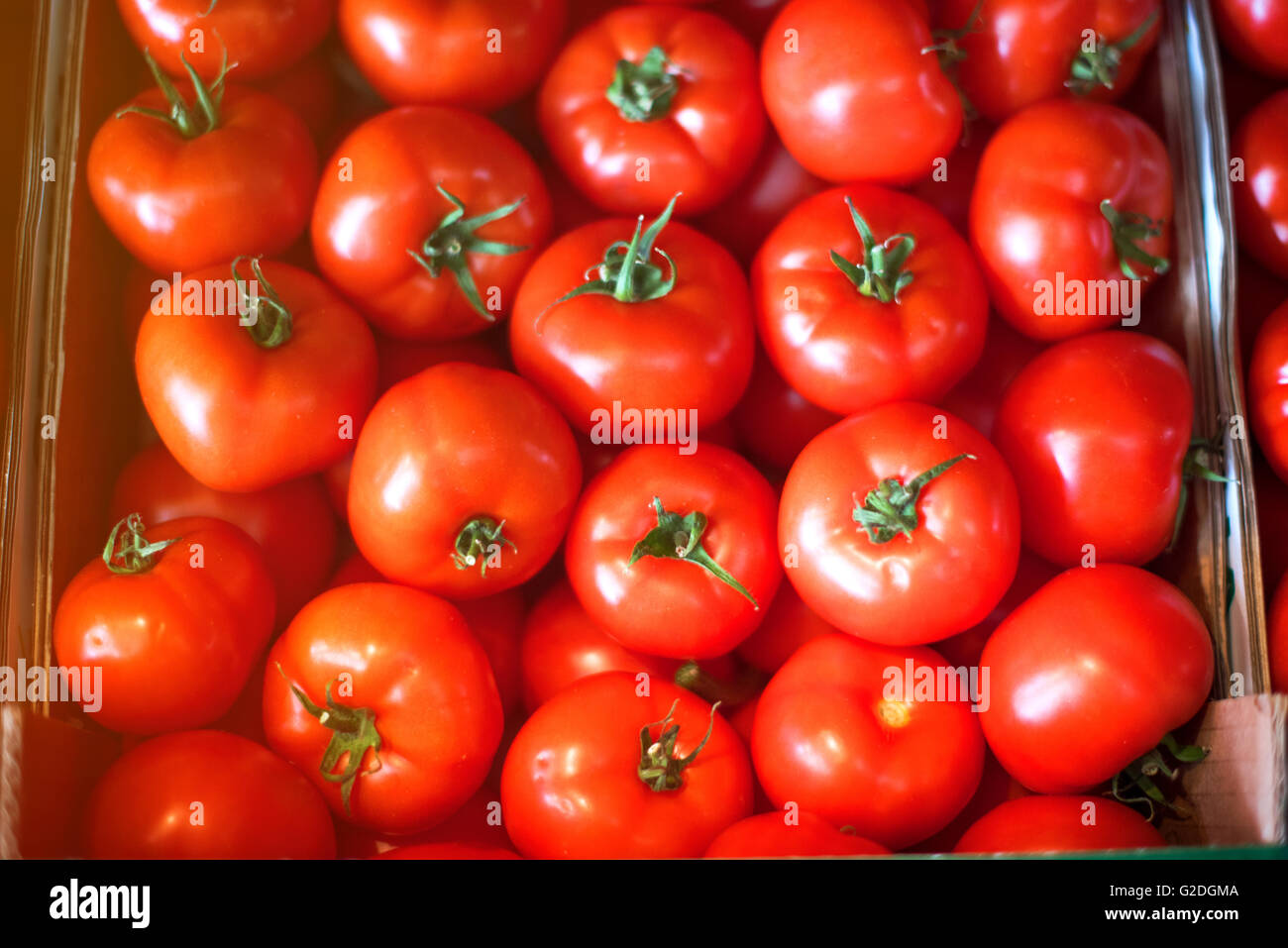 Ripe tomatoes at a farmer's market Stock Photo - Alamy