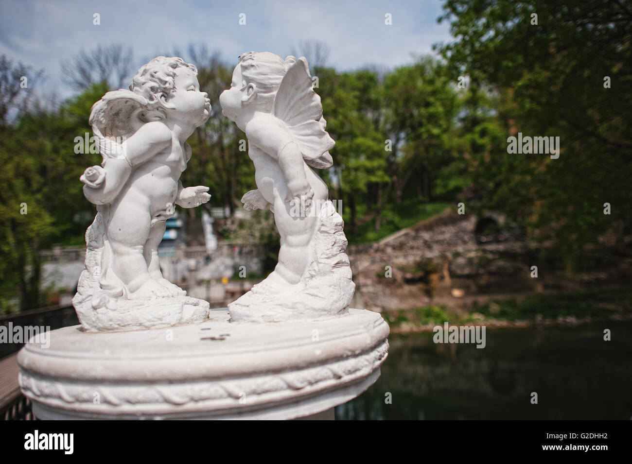Statue of two kissing cupids angels Stock Photo Alamy