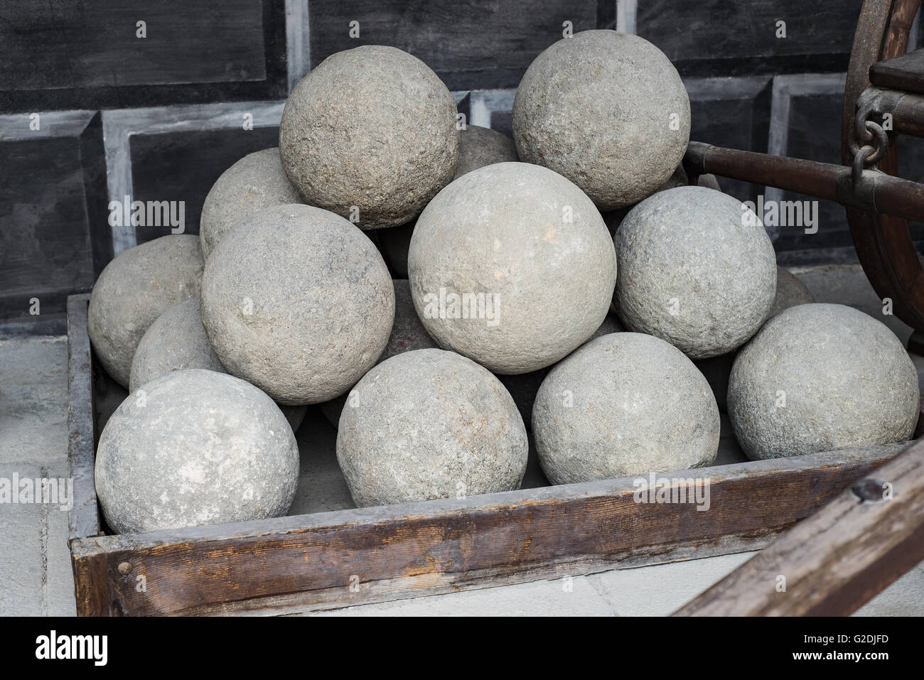 Old stone cannon balls hi-res stock photography and images - Alamy