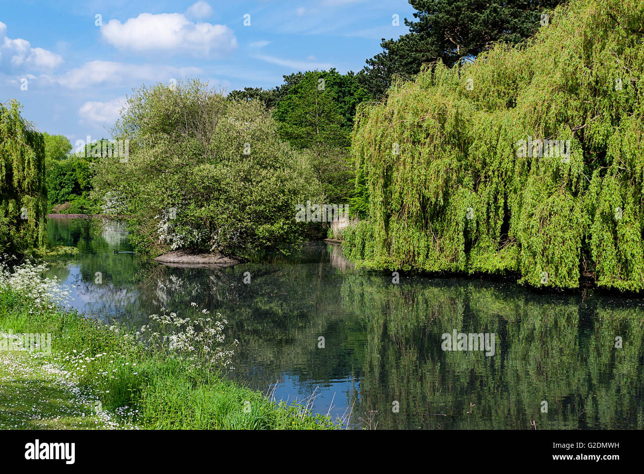 Local Welwyn Garden City Park and Lagoon Stock Photo