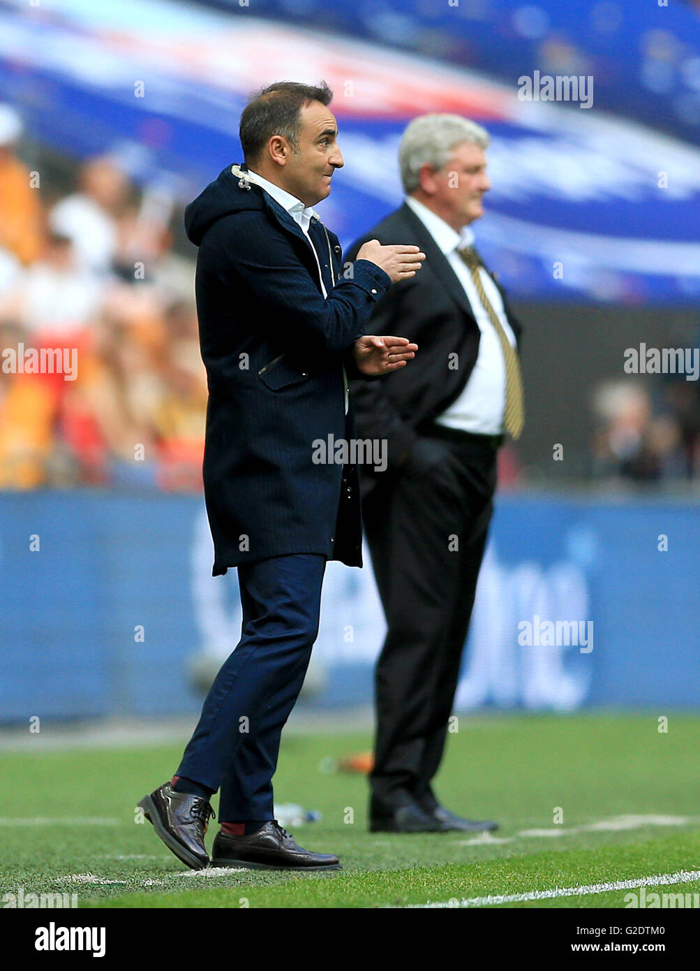 Sheffield Wednesday manager Carlos Carvalhal (left) and Hull City manager Steve Bruce on the touchline during the Championship Play-Off Final at Wembley Stadium, London. Stock Photo