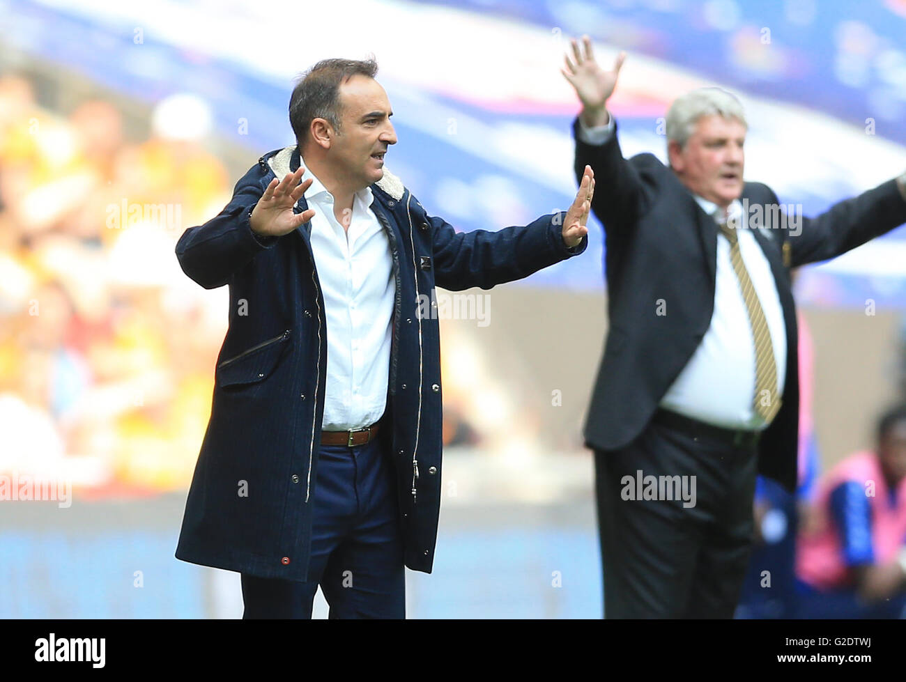 Sheffield Wednesday manager Carlos Carvalhal (left) and Hull City manager Steve Bruce during the Championship Play-Off Final at Wembley Stadium, London. Stock Photo