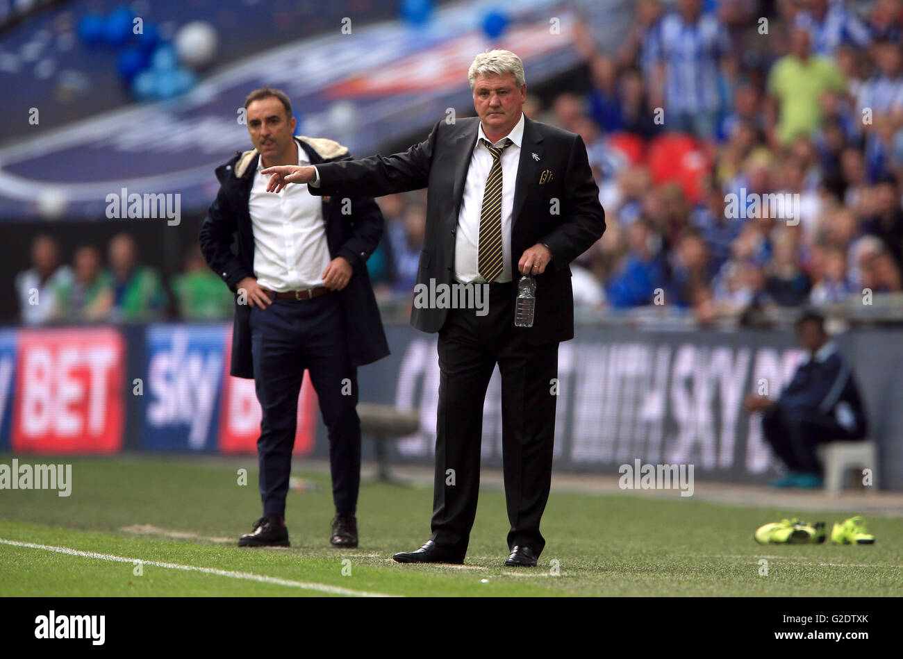 Hull City manager Steve Bruce and Sheffield Wednesday manager Carlos Carvalhal (background) during the Championship Play-Off Final at Wembley Stadium, London. Stock Photo