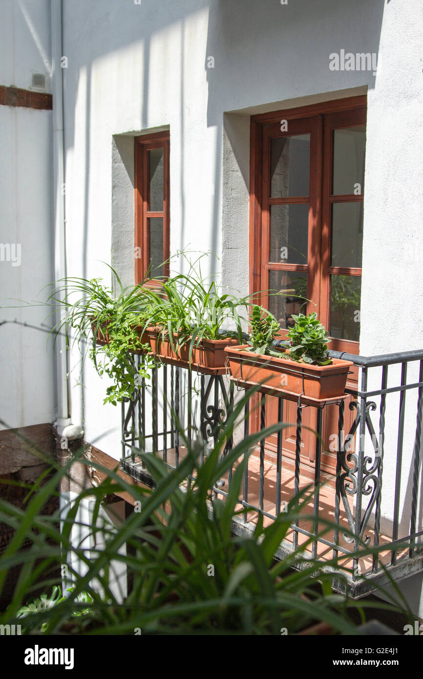 Spanish window box hires stock photography and images Alamy